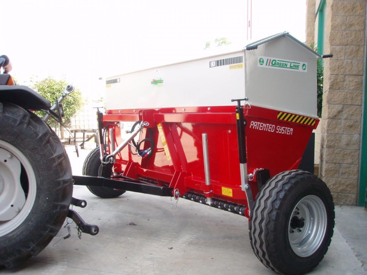 Lime spreader for stabilizer and dirt